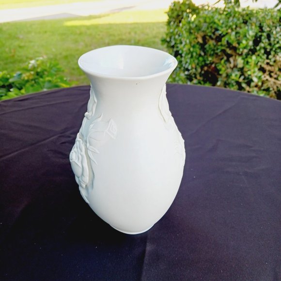 Kaiser Art Vintage Signed M Frey Kaiser W Germany White Matte